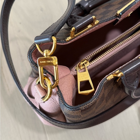 LOUIS VUITTON Brittany Damier Ebene Shoulder Bag - Picture 9 of 9